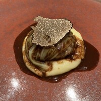 アルゴリズム - イタリア産仔牛のちりめんキャベツ包み、サマートリュフ添え