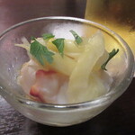 ジュイップ - タコの燻製とセロリのマリネ