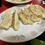 中華料理 菜来軒 - 餃子は大ぶりで食べ応え有りのウマウマです！