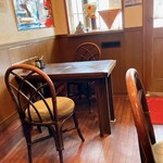 喫茶 アルマ - 店内　※テーブル席もあります