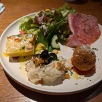 パージナ イタリアン ファイアワークス プラス カフェ ～薪焼きイタリアンとワイン～ - 前菜の盛り合わせ