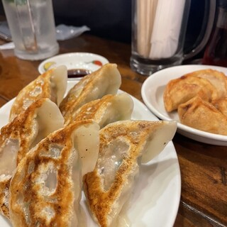 口コミ一覧 : 下北グレイヴィ餃子 - 下北沢/餃子 [食べログ]