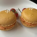 マグダレーナ - 自家製塩レモンとトマトのマカロン