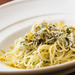 テラ マッティーナ - しらすと大葉のカラスミパスタ