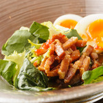 テラ マッティーナ - カリカリベーコンとほうれん草のサラダ