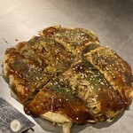 鉄板焼 寅兎午 - 〆のお好み焼き