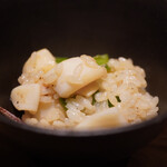 日本料理FUJI - 先ほどの土鍋ご飯が見た目通り、一気にチャーハン感へと変貌！烏賊の甘みとピーマンの青み、そして油が増したような素晴らしきバランス感で表現！