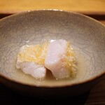 日本料理FUJI - ●白甘鯛の松笠焼き
      シロアマダイのアラでとったお出汁を合わせて。