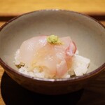 日本料理FUJI - ●ハタの蒸しご飯
      ご飯には寿司酢を塗ることで即席の海鮮丼に！