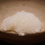 日本料理FUJI - 蒸らしをしていない状態の炊きたて。神々しい香り、そして芯があるぐらいなのに円やかな甘みと風味に誘われる。