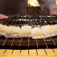 日本料理FUJI - 白甘鯛は焼津の釣りもの。既に鱗側だけが揚げられている。