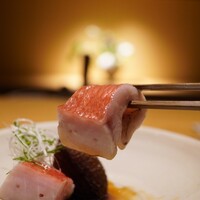 日本料理FUJI - この肉厚な身から一気に口中を潤すほど見事に水分が爆発！ タレの甘旨味が身の香りと旨味にガツンと相乗し、素晴らしき旨さで攻め上げる！当然ながら美味い！