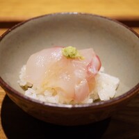 日本料理FUJI - ●ハタの蒸しご飯
                      ご飯には寿司酢を塗ることで即席の海鮮丼に！