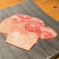 和牛とタン 焼肉 とみ 新橋本店 - 