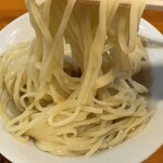 極汁美麺 umami - 麺リフト