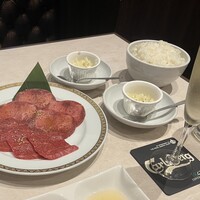 馬車道 de 焼肉 DOURAKU CORRIDA 北仲ブリック＆ホワイト店 - 