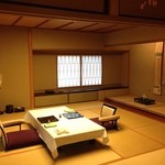 旅亭半水廬 - 夕食は1階12.5帖和室で頂きます。