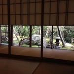 旅亭半水廬 - 1階和室から見える庭。