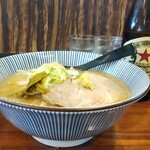 灼味噌らーめん 八堂八 - 味玉味噌 1150円、赤星(中瓶) 700円