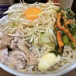 ラーメン二郎 - 小ぶた（1,070円）＋ネギ（120円）＋ニラキムチ（120円）＋汁なし（100円）、ニンニク・辛子マヨネーズ