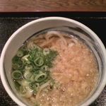 讃岐うどん総本舗　琴平製麺所 - 琴平製麺所で、かけうどん、280円。