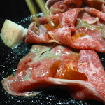 金谷 - 伊賀牛先に焼いています