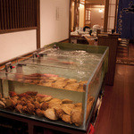 Unimurakami - 水槽にはうに以外の活魚も豊富