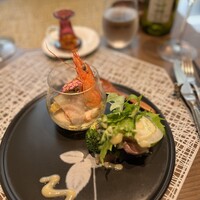 カジュアルフレンチ　アミー - 季節野菜のテリーヌと鰹のマリネ、アーモンドミルクのムースとコーンや海老