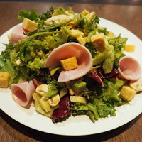 太田ハムとアボカド マッシュルームの味噌サラダ　