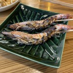 炭焼 やないの - 塩加減絶妙な海老！これでビールが即終了。