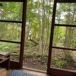 麦家 - 窓から見える自然に心惹かれる