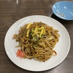 角屋食堂 - 最近軽くコショウ、後からコショウや一味かなり振ります