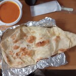 モンスーン - テイクアウトで購入したバターチキンカレーとナン