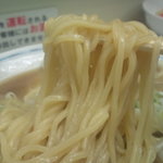 Ramenfuji - 柔めの歯応えである中細麺