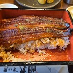 うなぎ乃助 - 残りハーフのうなぎ、山椒を忘れていました、ご飯は少なめです