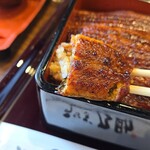 うなぎ乃助 - うなぎをカット