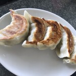 天紅 - 餃子は1個1個がデカい