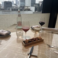 ベージュ アラン・デュカス 東京 - 