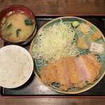 とんかつえびす庵 - 極厚ロースかつは300g！食べ応え充分！