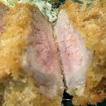 とんかつえびす庵 - とんかつは低温調理。肉厚で柔らかく、衣はサクサク。