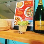 PIZZERIA CARINO UMIKAJI - 店内ボード