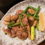 すし おおまさ - 砂肝とニンニクの芽ガーリック炒め