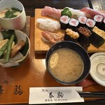 春駒 - 料理写真:松にぎり(白身は鯛、手前の左は海老)