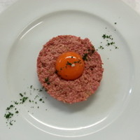 桜肉のタルタルステーキ