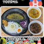 スパイスカレー高丸 - スパイスが染みるのかな。時間が経つと全体的に濃くなります