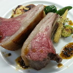 ヌガ - 骨付き仔羊のロースト