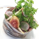 ヌガ - 秋刀魚と無花果のサラダ仕立て