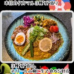 スパイスカレー高丸 - タカマル通になると玉子は混ぜ混ぜタイムまで残しておくのです