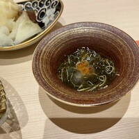 鮨 華 - 握りおまかせ
                    前菜 もずく酢 いくら