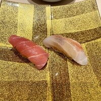 鮨 華 - 握りおまかせ
                      握り 8種
                      中トロ イシダイ
